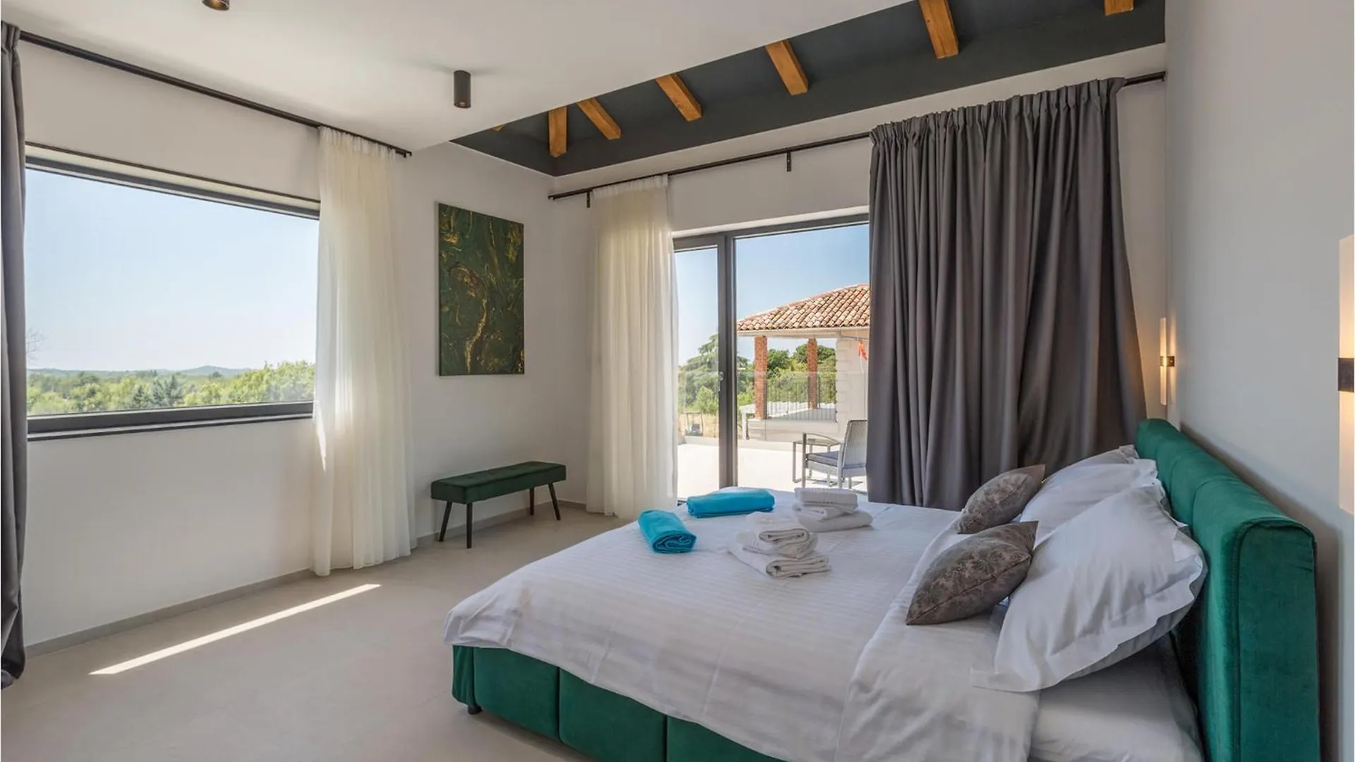 3 Bedroom Stunning Home In Пореч 0*,