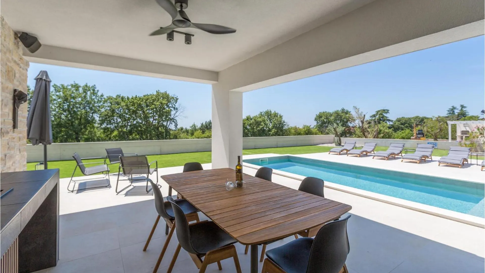 Дом отдыха 3 Bedroom Stunning Home In Пореч